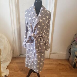 NEW WITH TAGS GREY plush robe with hearts Sz M Never used Great gift idea